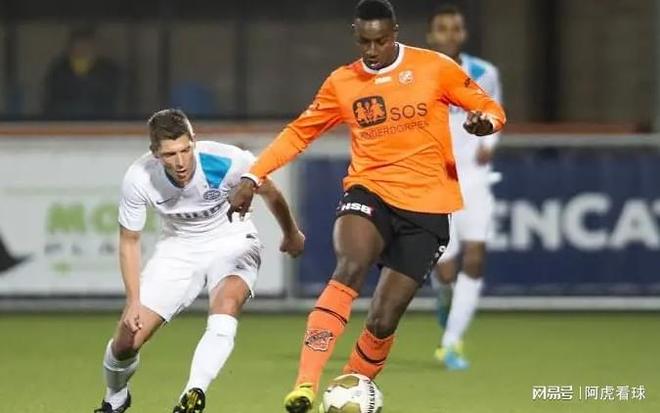 更展现了坚 更展现了坚